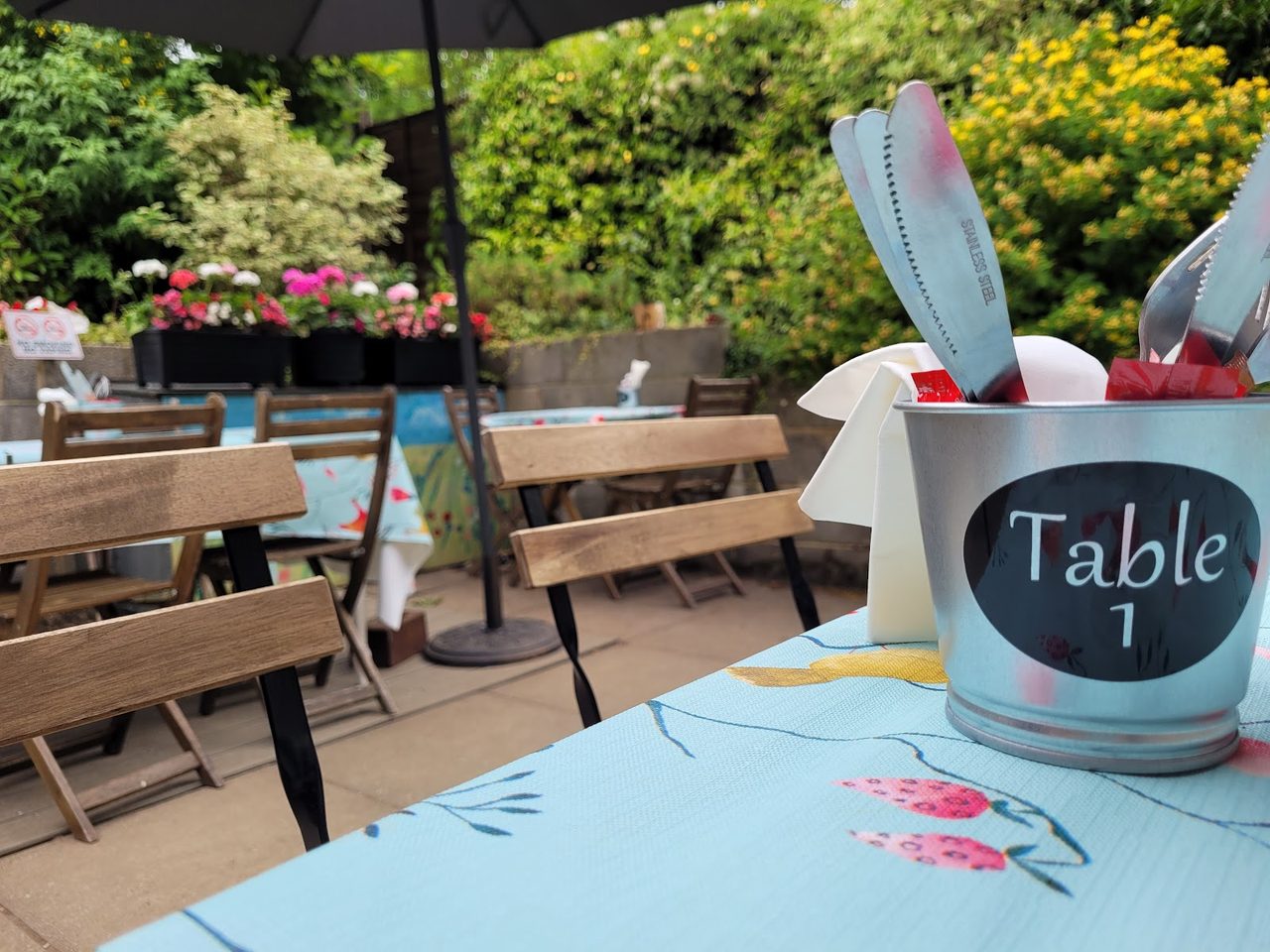ROBINS NEST TEA ROOMS