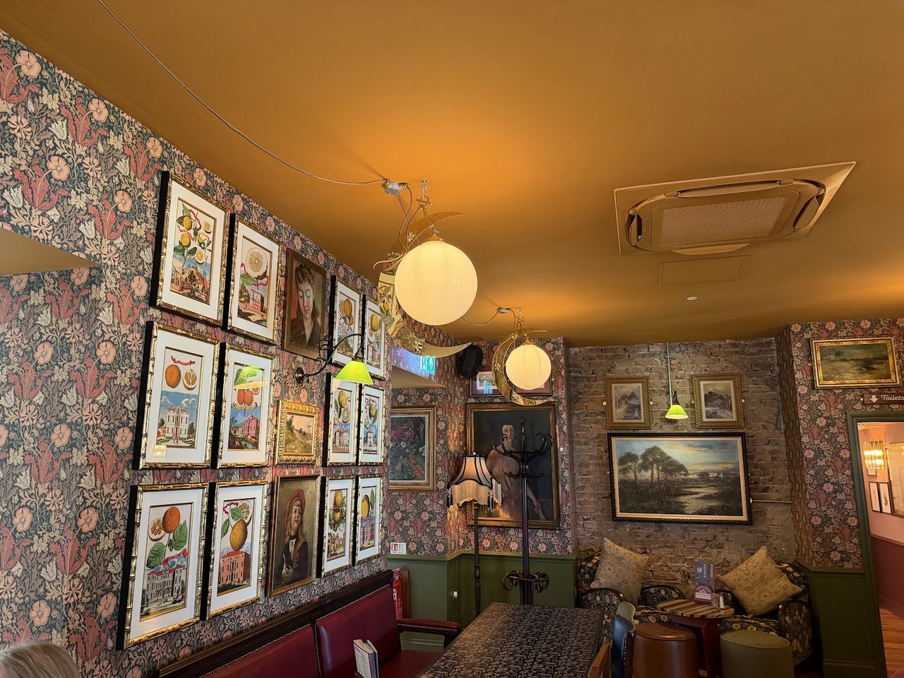 Rollo Lounge