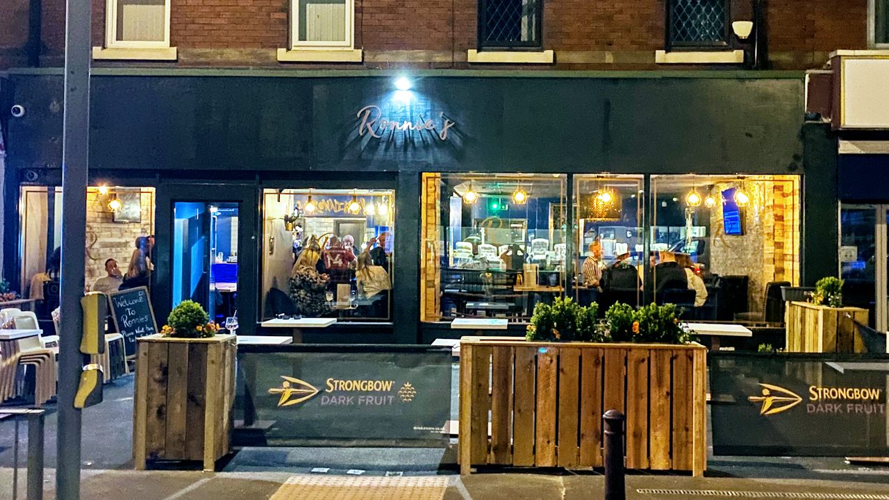 Ronnies Bar and Eatery