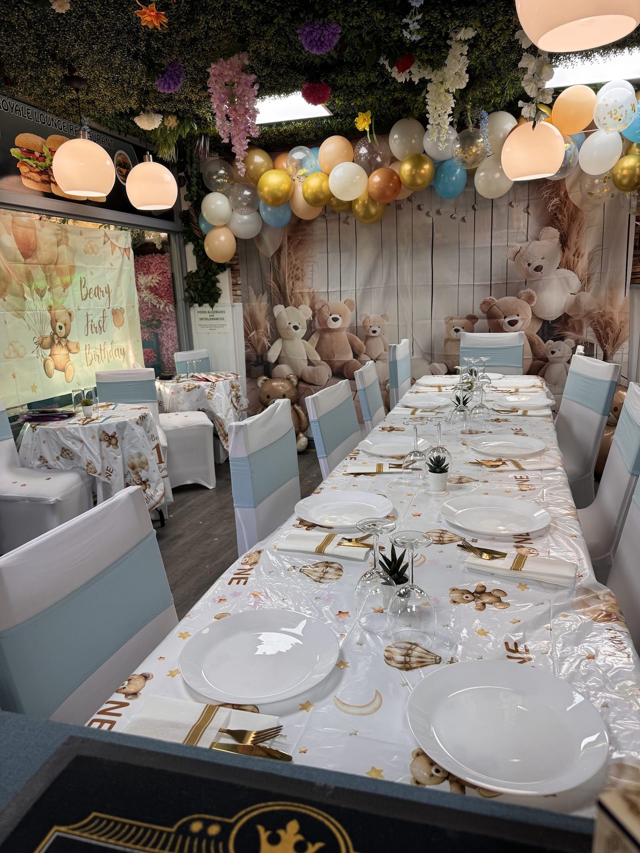 Royale Lounge Restaurant