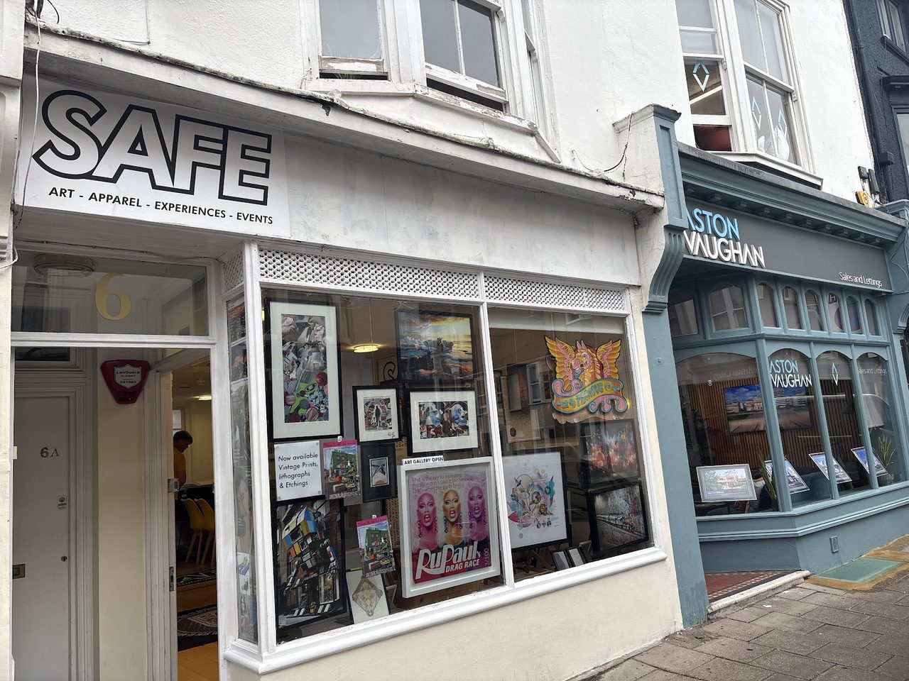 Safe Art Cafe