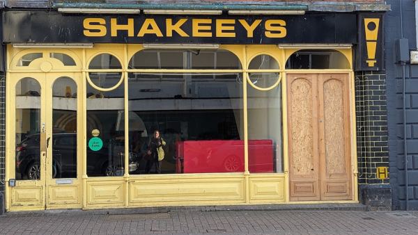 Shakeeys