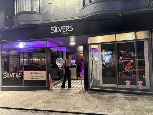 Silvers showbar