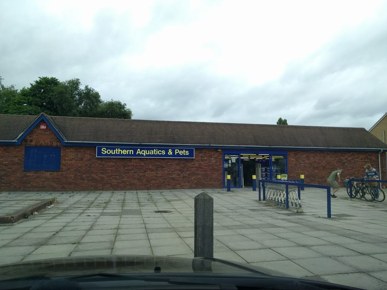 Southern Aquatics & Pets aka The Dog House Cafe