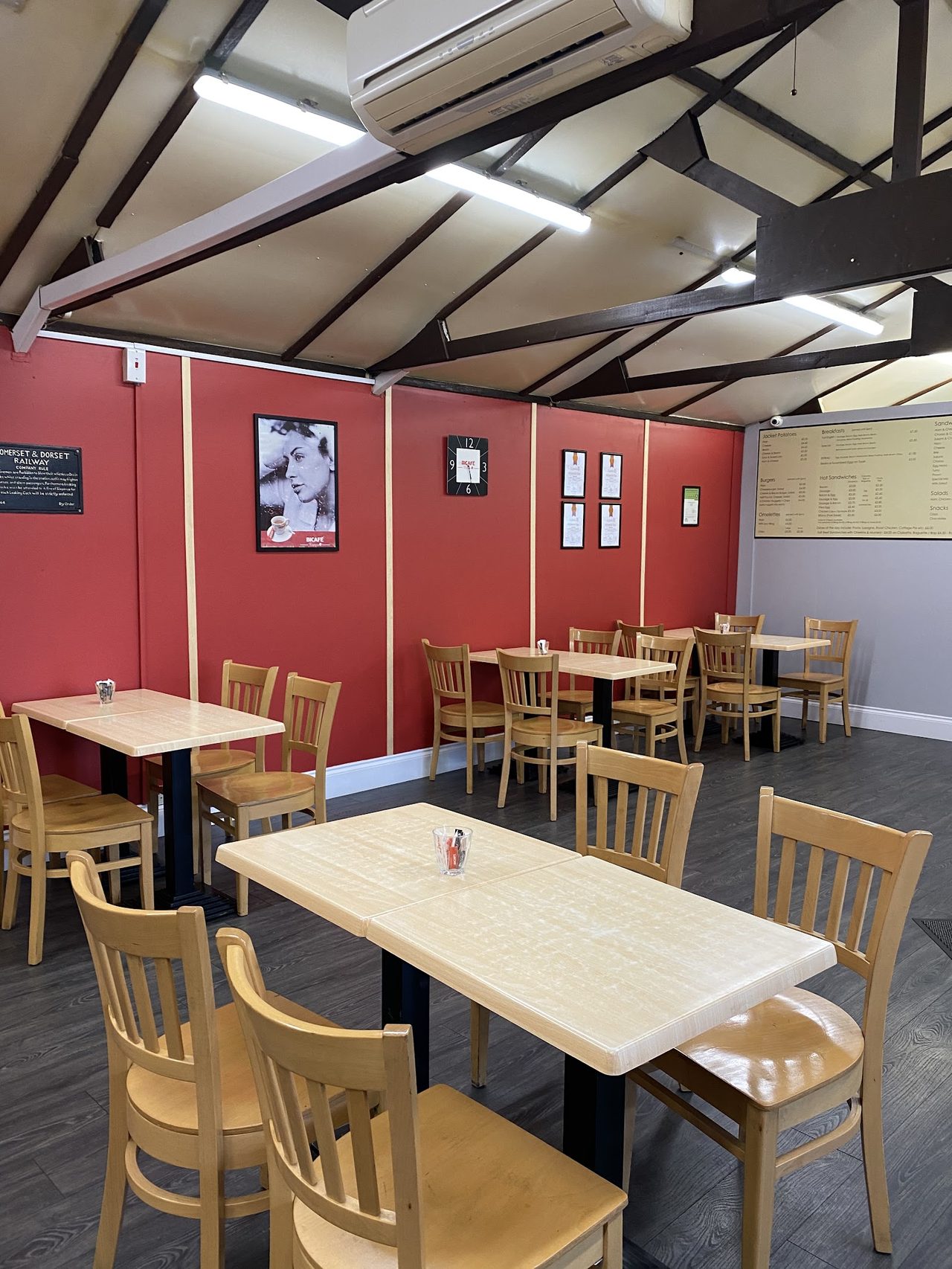 Stanwell Moor Farm Shop And Cafe