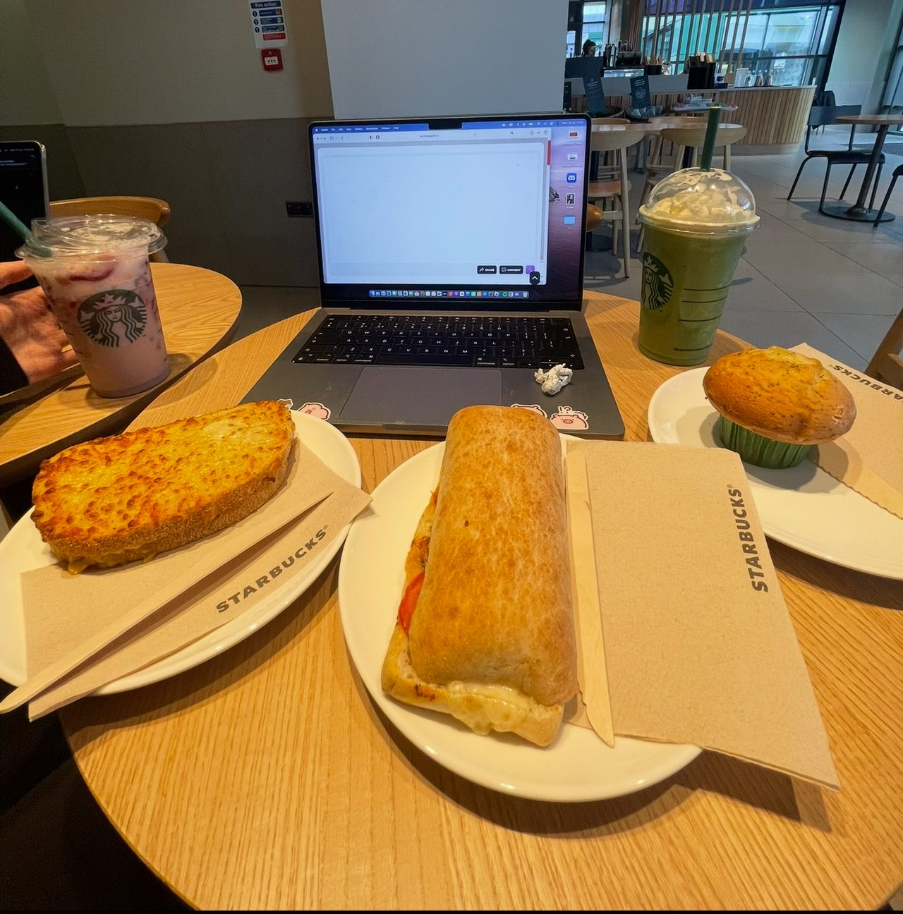 Starbucks (Metroasis)