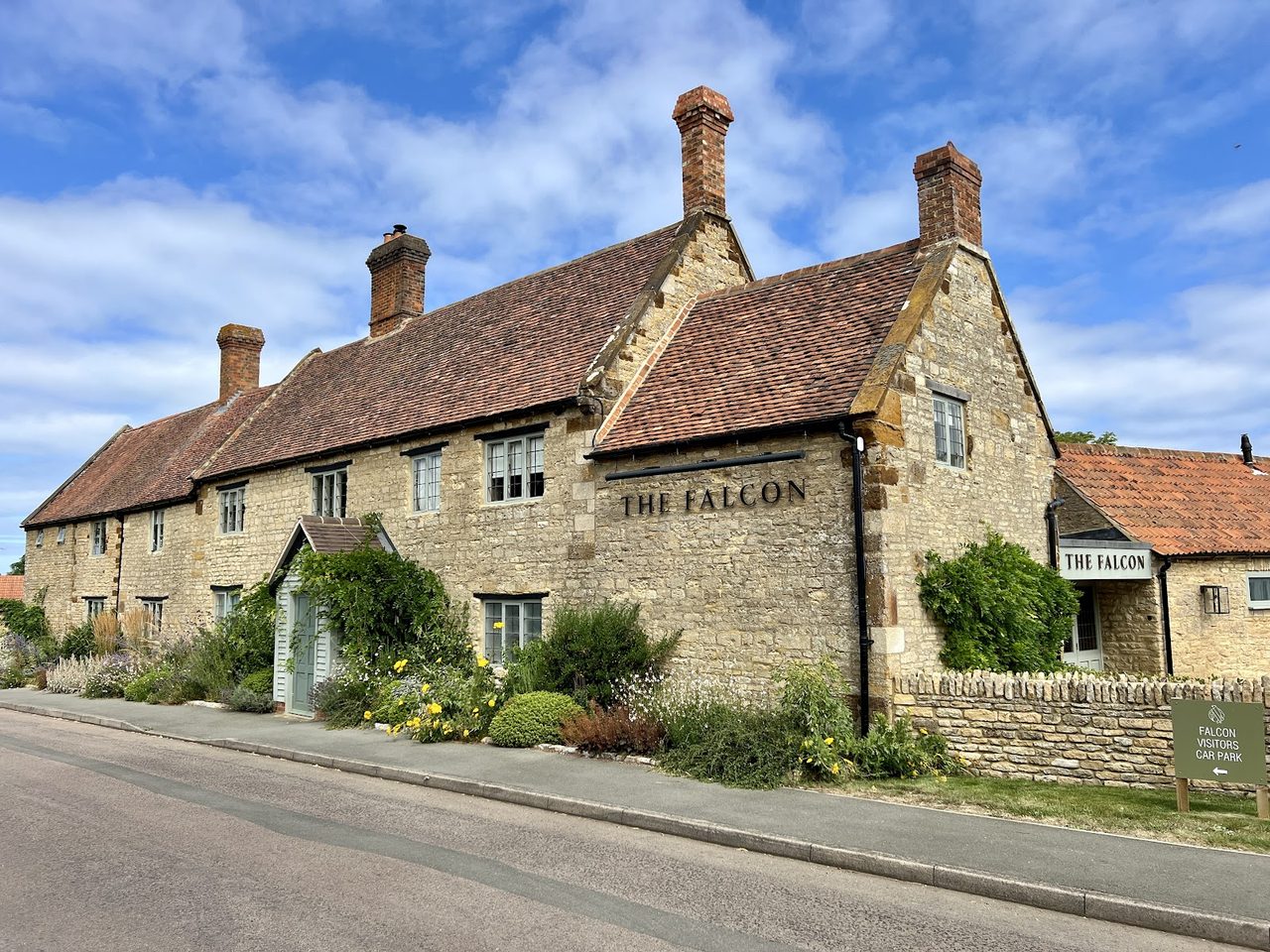 T/A : SHEEP BARN BY THE FALCON CASTLE