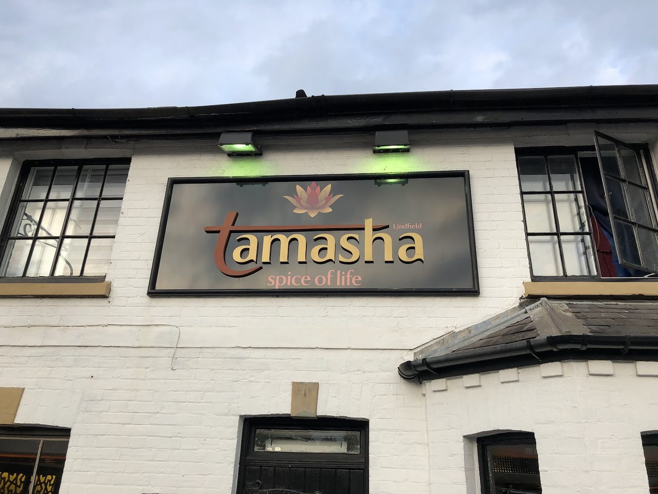 Tamasha Handcross