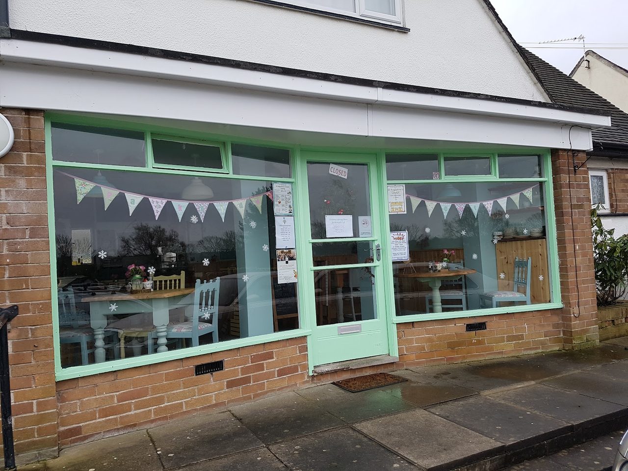 Tea Gardens/Coffee & Cakes/Fish & Chips/Beach Cafe