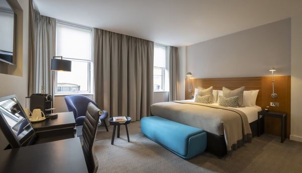 The Avenue Bar & Restaurant at Clayton Hotel London Wall