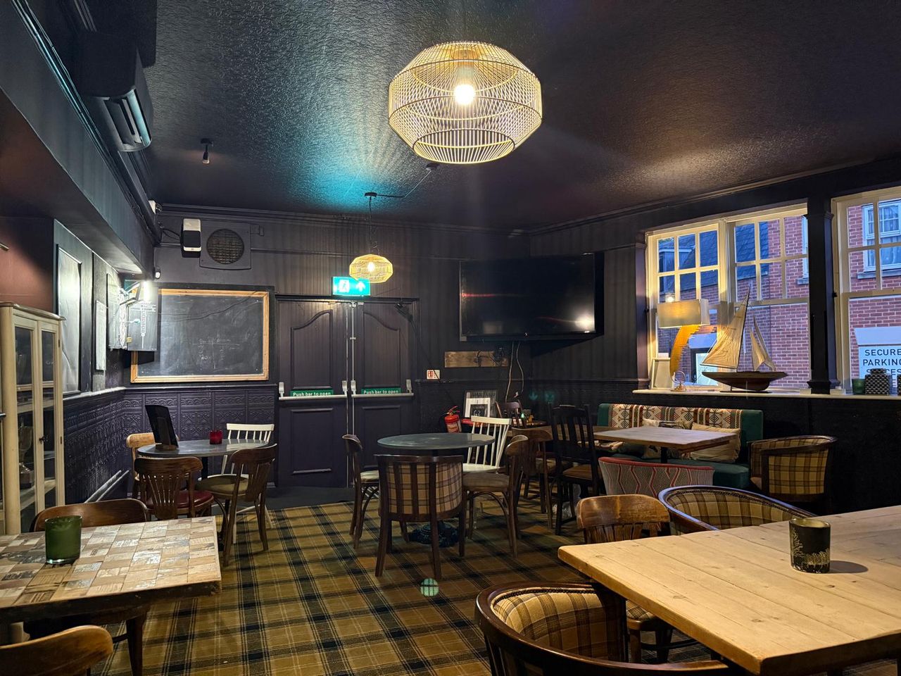 The Black Horse, Kingston