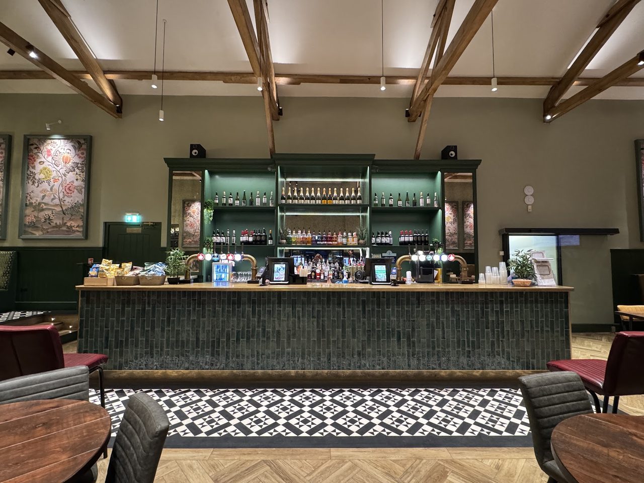 The Coach House Country Pub -Top/Muddy Duck Farm Area