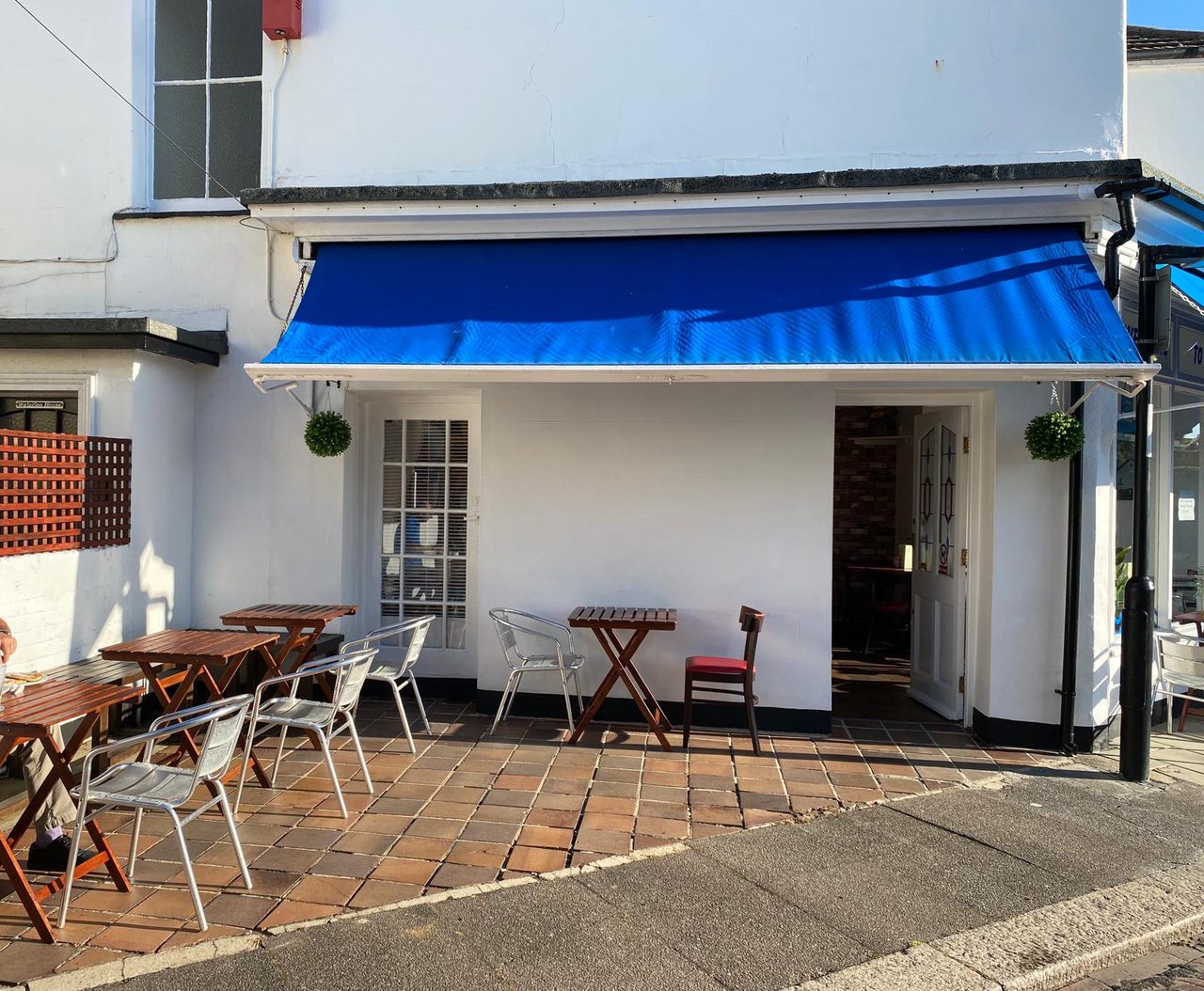 The dolphin cafe