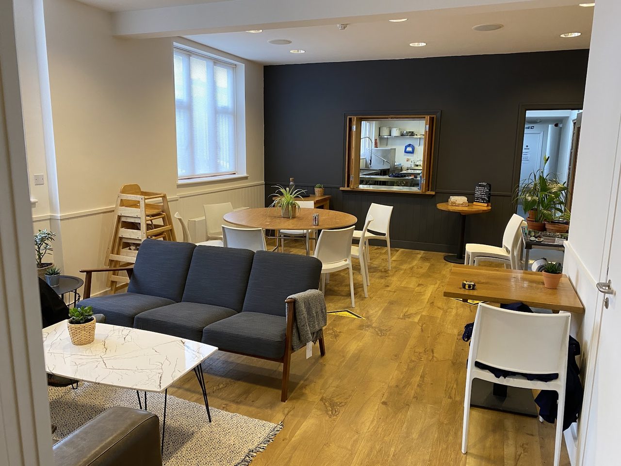 The House - Cafe