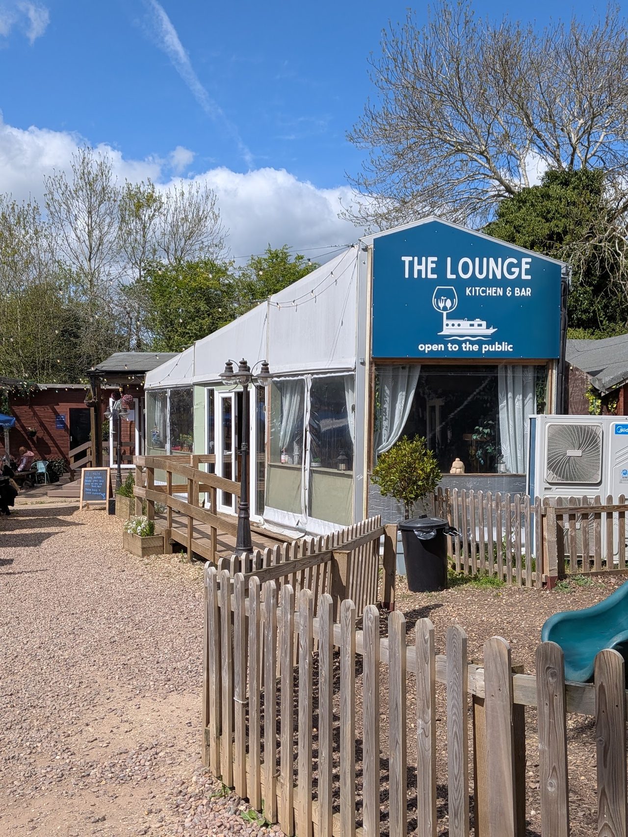 The Lounge Kitchen and Bar
