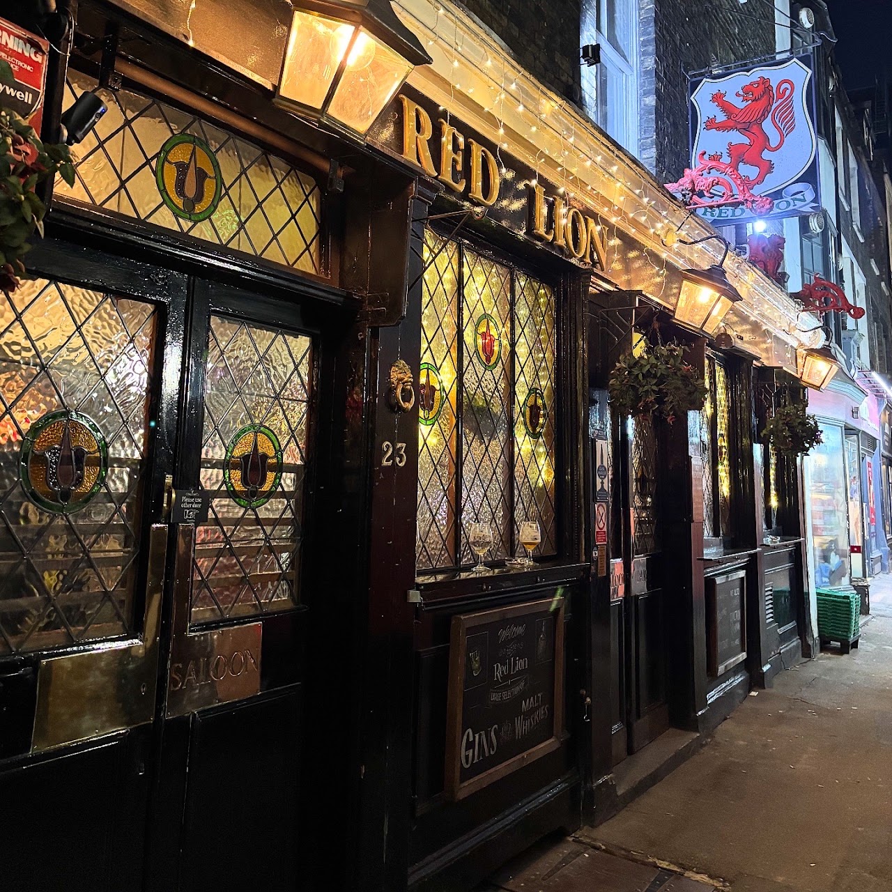 The Red Lion Crown Passage