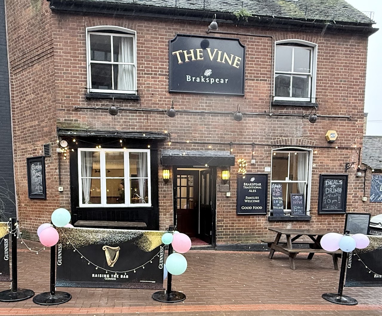 The Vine Pub \& Thai Restaurant