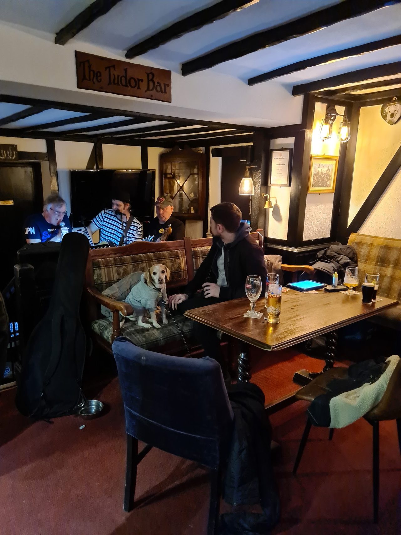 Three Horseshoes