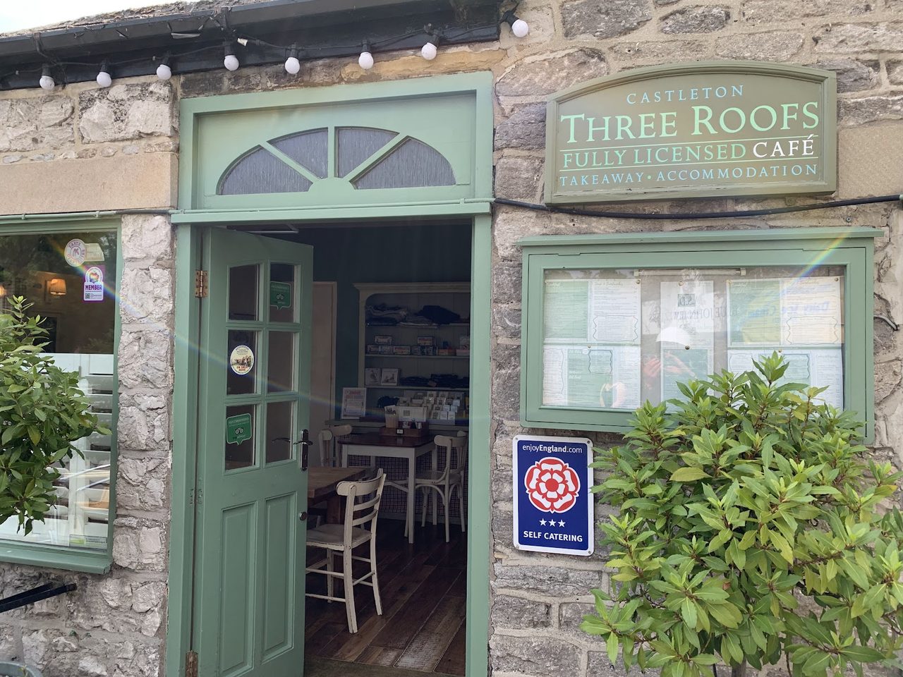 Three Roofs cafe