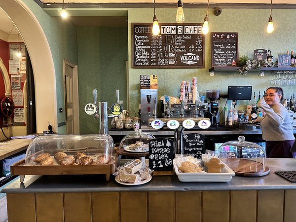 Tom's Cafe