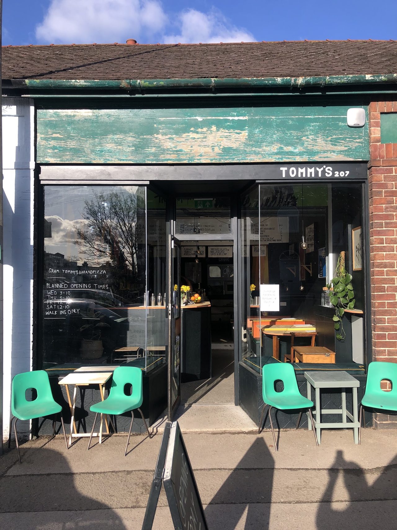 Tommys Bar and Pizza