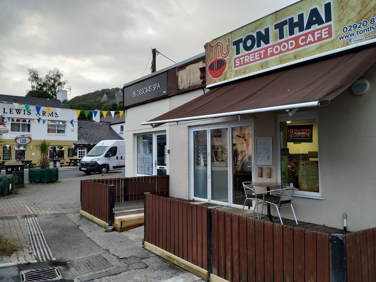 Tonthai Street Food Cafe