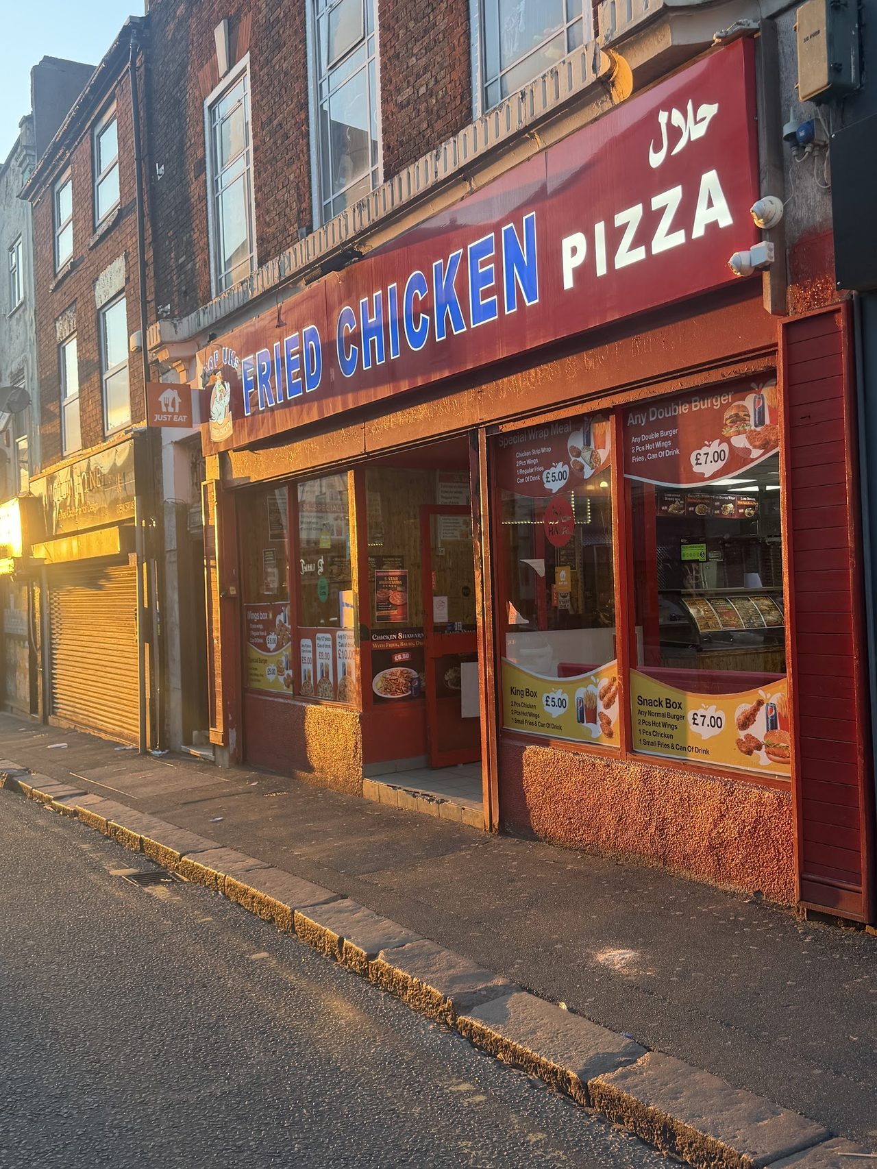 Top UKS Fried Chicken Pizza
