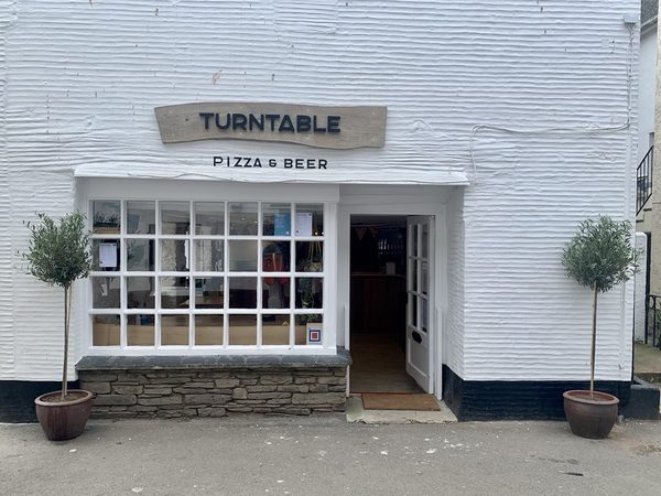 Turntable Pizza