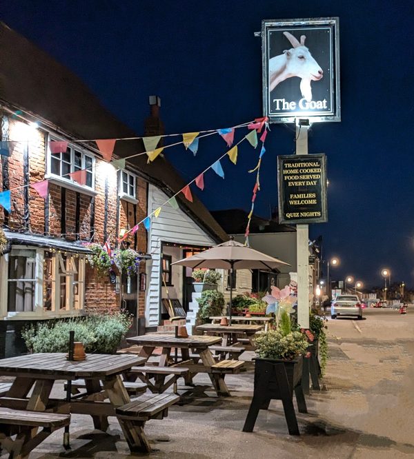 Unique Bar & Grill