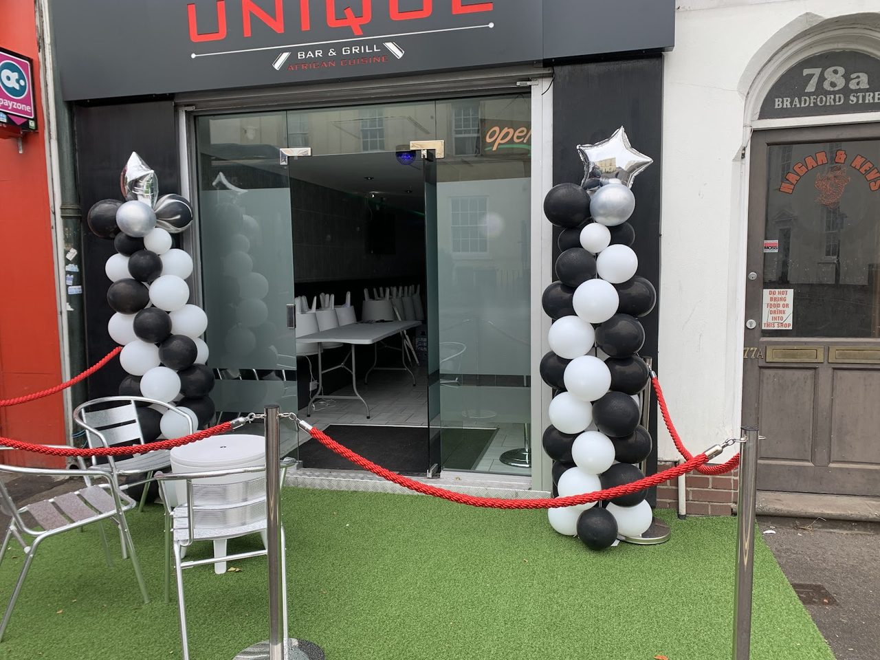 Unique Bar & Grill