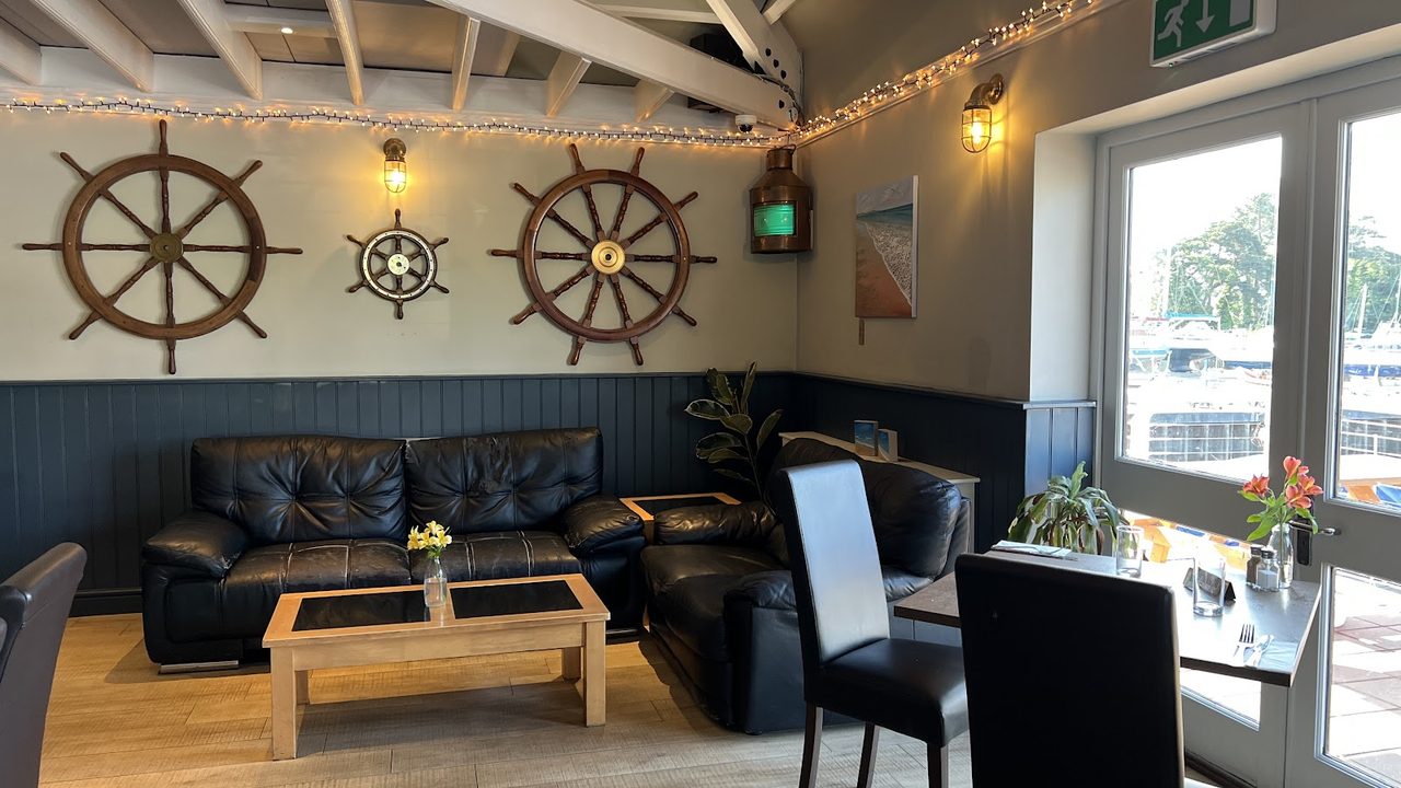 Upper Deck Bar And Restaurant