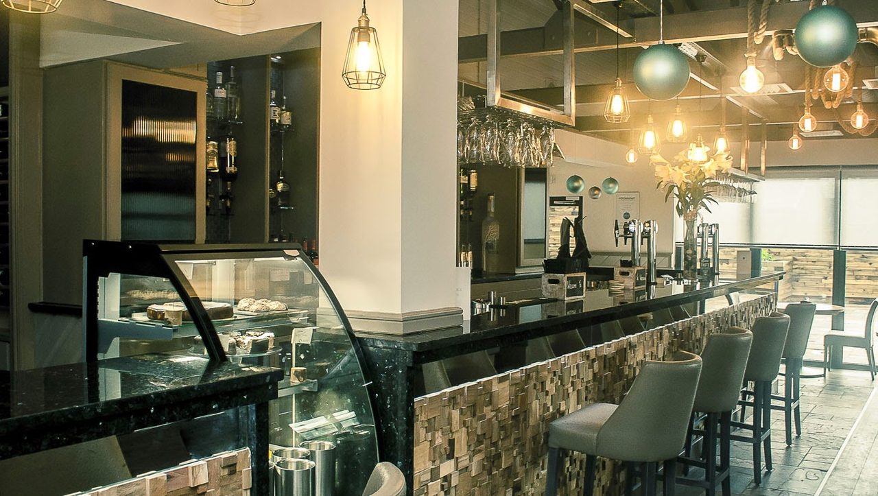 Waterside Bar & Restaurant