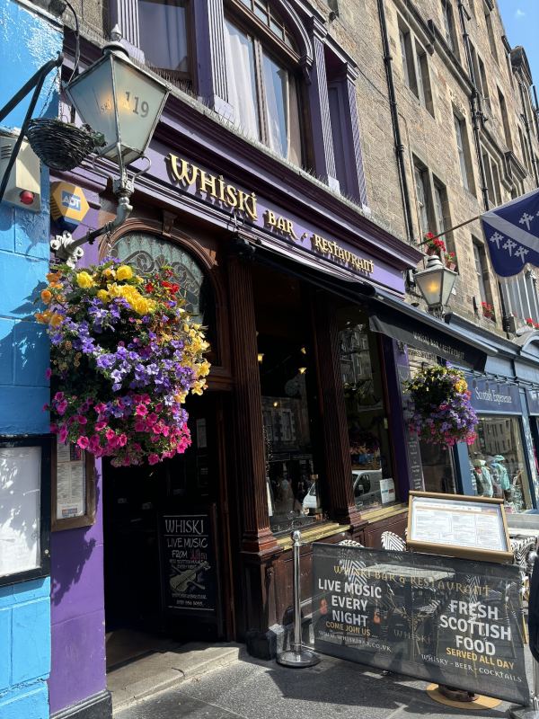 Whiski Bar & Restaurant