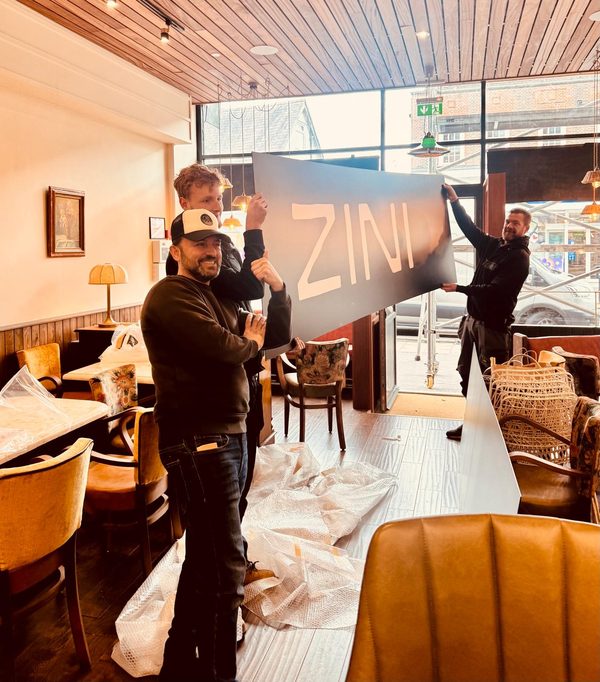 Zinis Pizzeria & Bar
